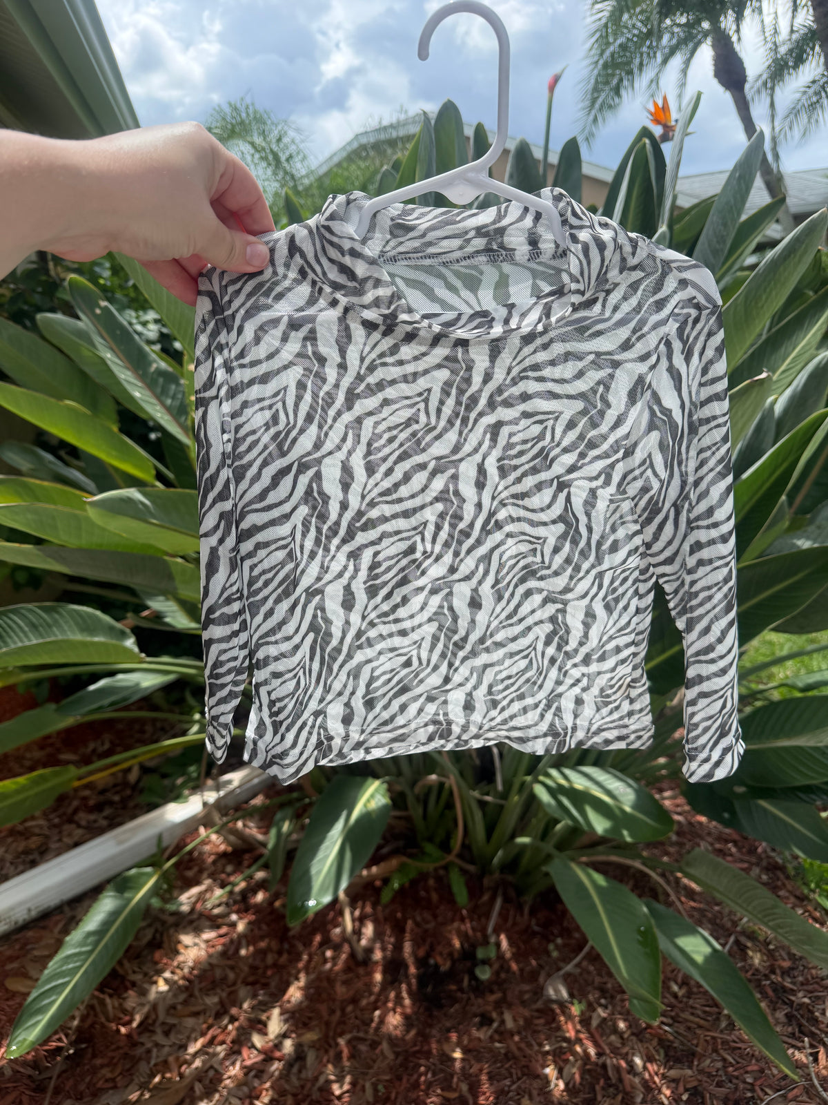 Zebra mesh top
